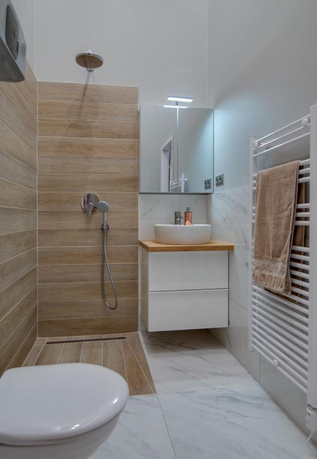 Helios Downtown Martha Apartment Budapest Ngoại thất bức ảnh