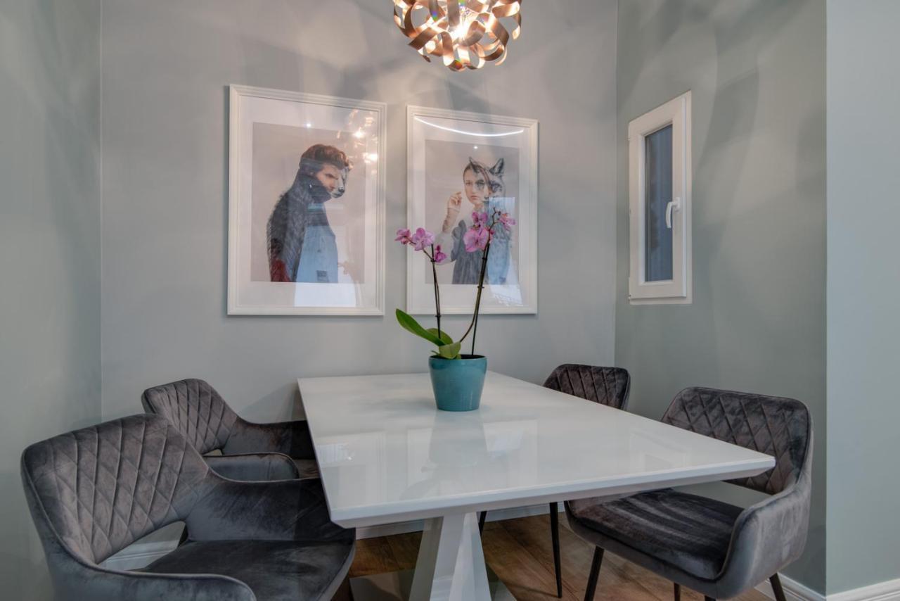 Helios Downtown Martha Apartment Budapest Ngoại thất bức ảnh